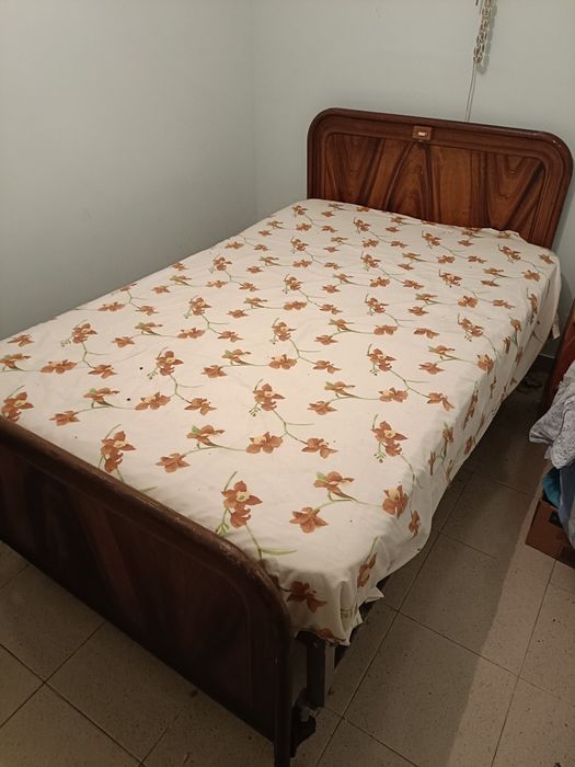 Cama de solteiro em ferro