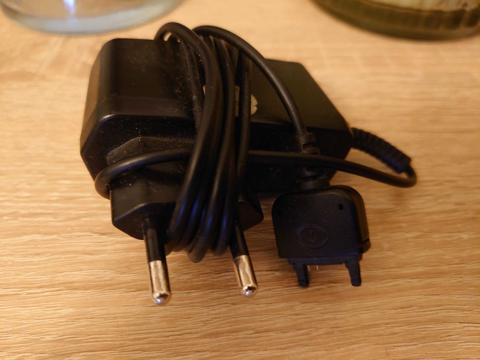 Зарядний пристрій - тел. Еріксон / Sony Ericsson