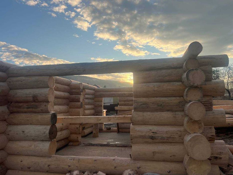 Будиночки в Микуличині — дикий зруб