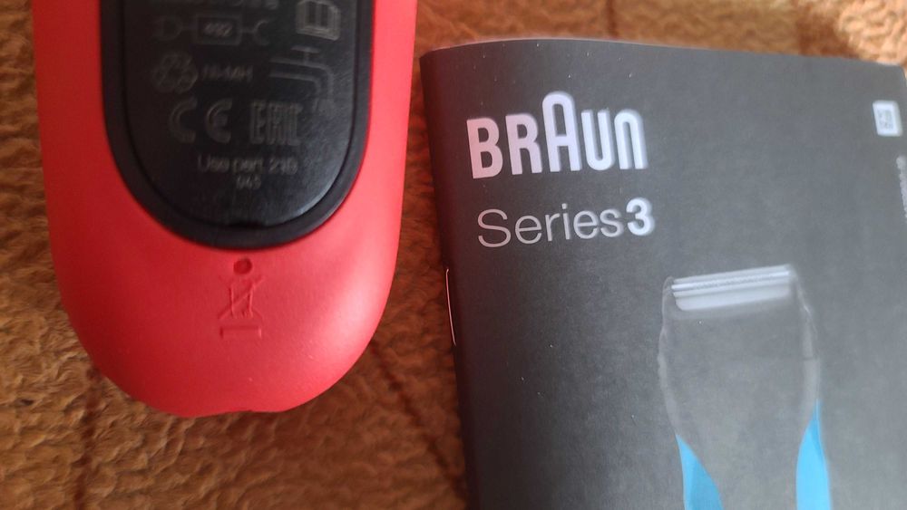 Електробритва Braun Series 3 300 сіткова кейс+чохол мережа+акум. нове