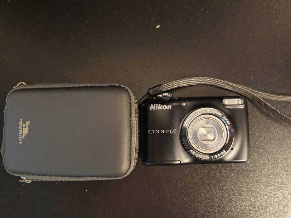 Цифровий фотоапарат Nikon Coolpix L31 у чохлі RivaCase