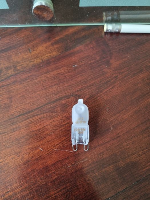 Żyrandol szklany z czterema żarówkami