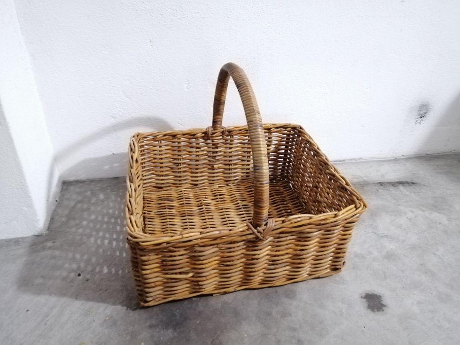 Cesta em verga grossa com capa