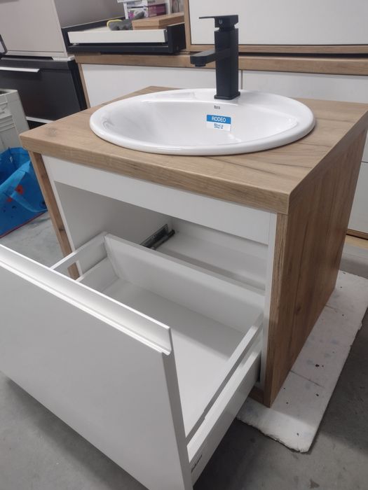 Promocja Szafka łazienkowa blum lakier