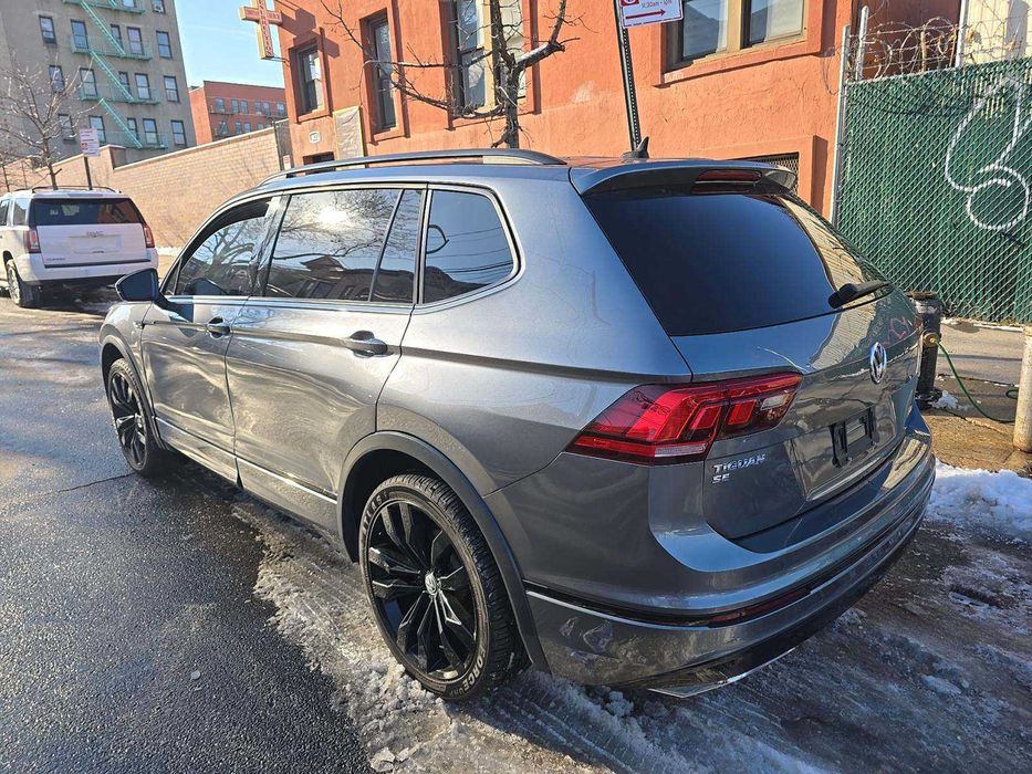 Volkswagen Tiguan SE R-Line Black 2021 — стиль и полный привод