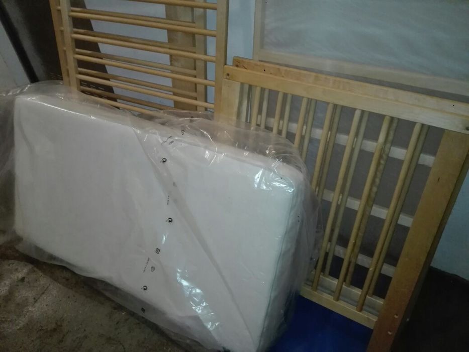 Berço /Cama de grades com colchão+sobrecolchão+proteções