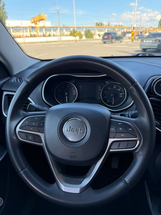 Продам jeep cherokee