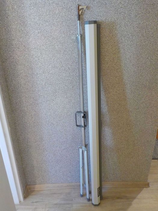 Ekran projekcyjny ze statywem