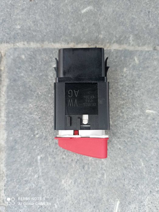 Włącznik świateł awaryjnych VW Golf V G4P11