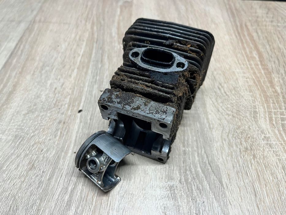Uniropa P 390 Cylinder Tłok Oryginał Komplet
