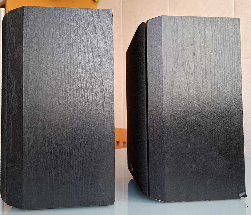 Conjunto de duas colunas de som