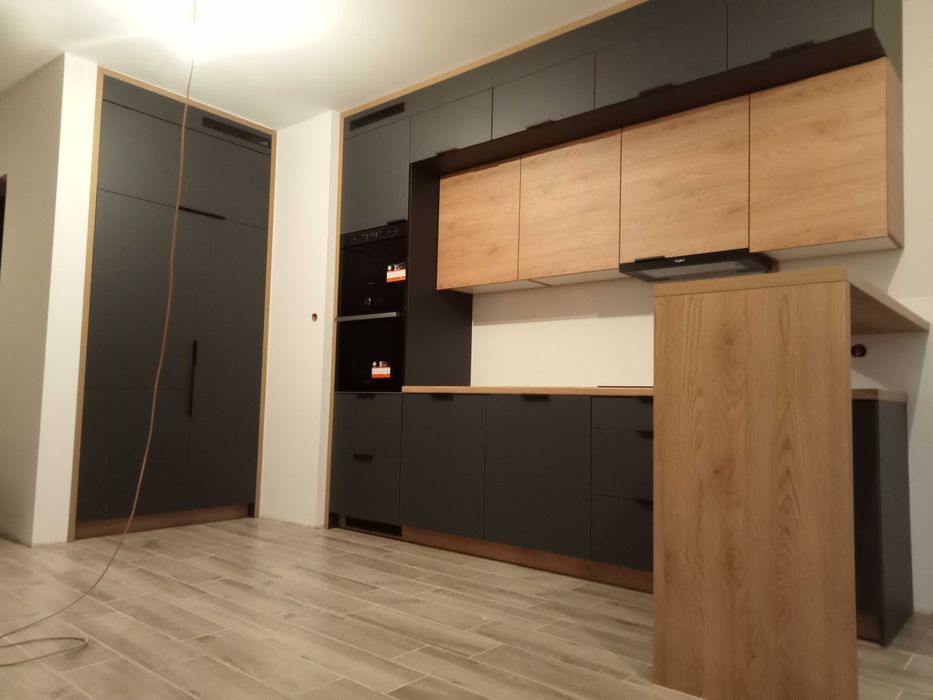 Meble na wymiar/Montaż mebli modułowych