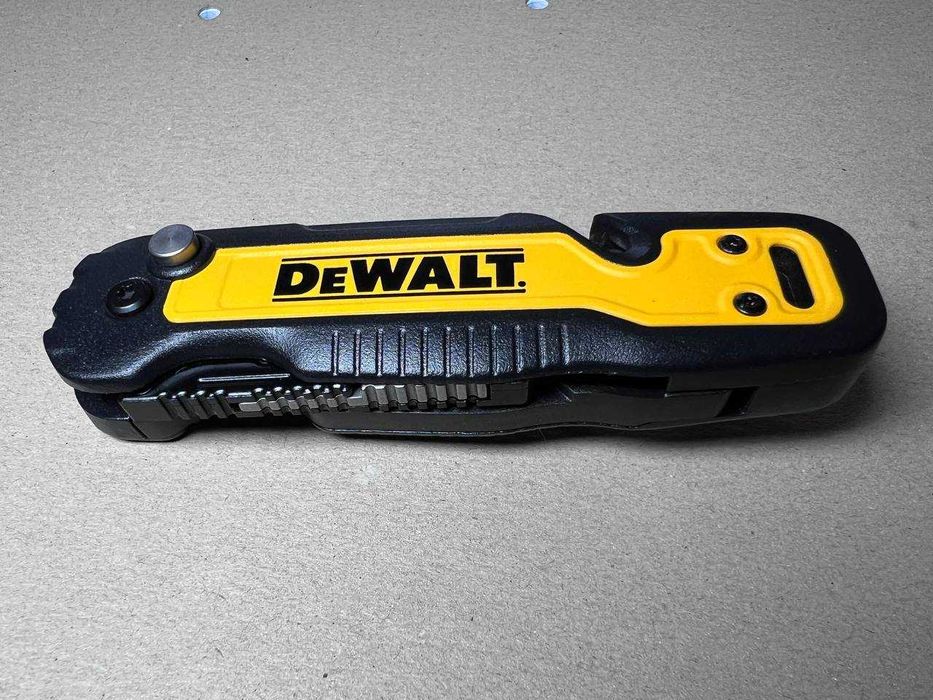Ніж DeWalt DWHT10992 (трапеція)