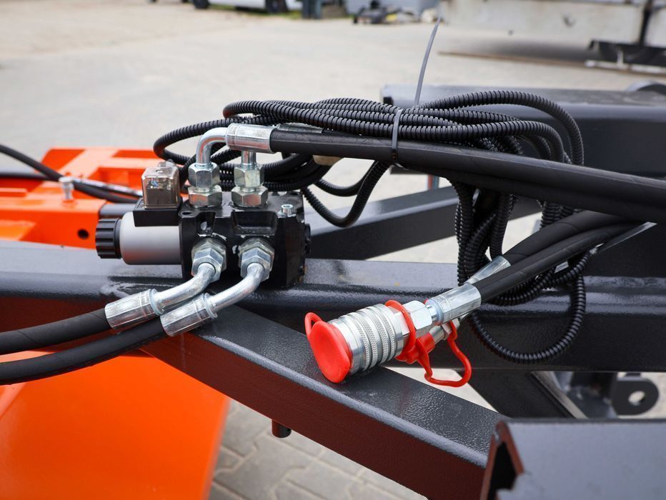 Zamiatarka Metal-Technik do traktora ciągnika kostki drogowa komunalna