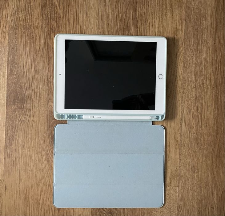 iPad 6 (2018) 128GB + Rysik Baseus + Etui | stan bardzo dobry