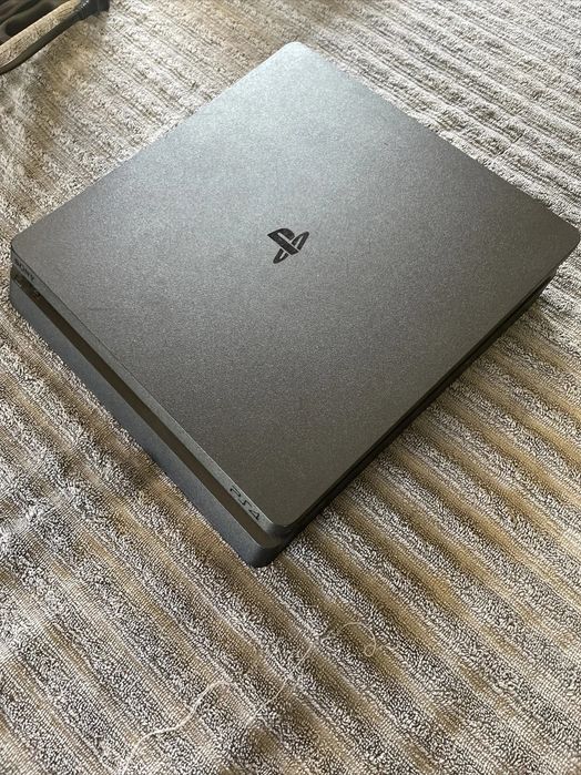 Ps4 slim 1tb + Comando