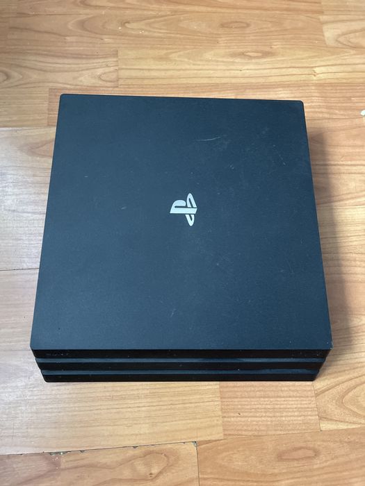PlayStation 4 Pro 1TB + pad + gry | Sprawna | Po czyszczeniu