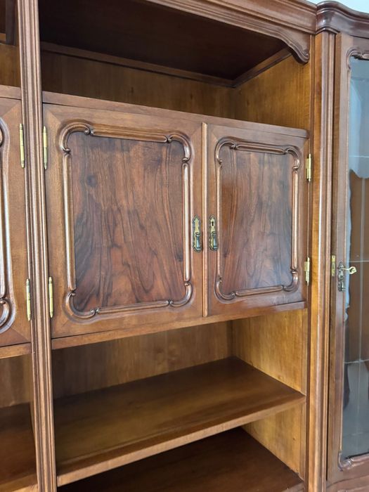 Vendo cristaleira em Madeira