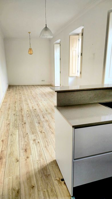 Arrendamento de apartamento T2 na praça 25 de Abril, 7, Algés