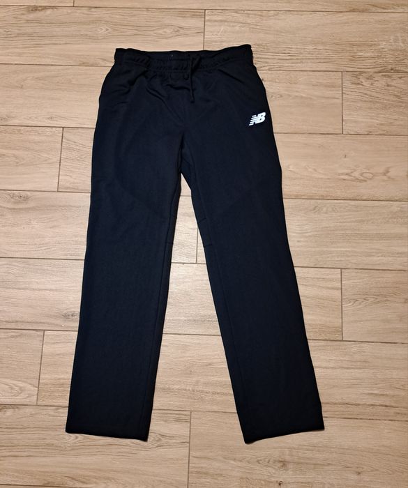 Spodnie damskie czarne  Treningowe New Balance z szerokimi nogawkami XL