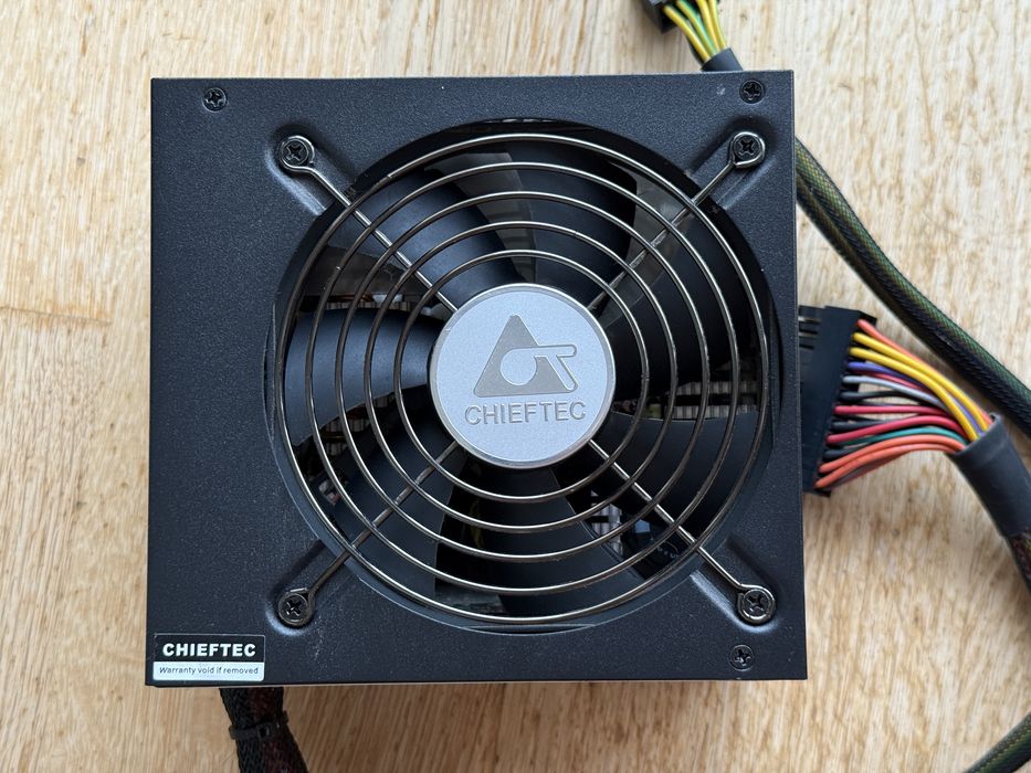 Fonte de alimentacao Chieftec 650W