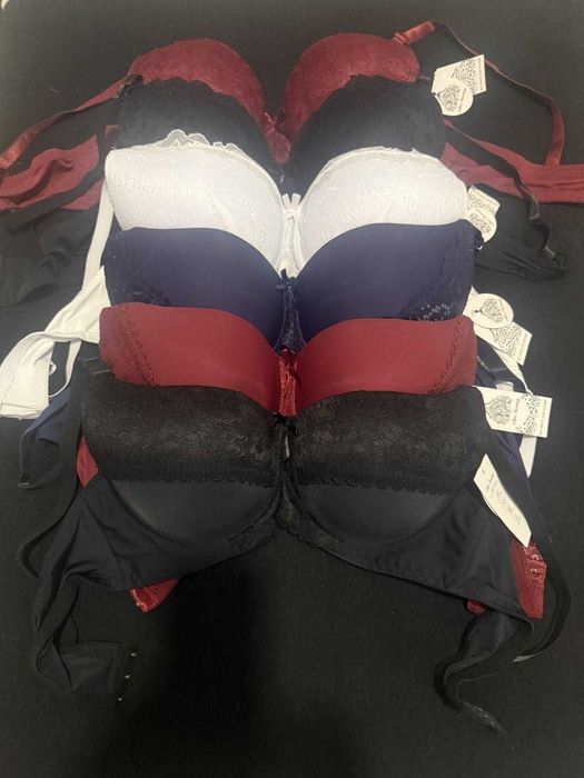 Стильні бюстгальтери з мереживом,