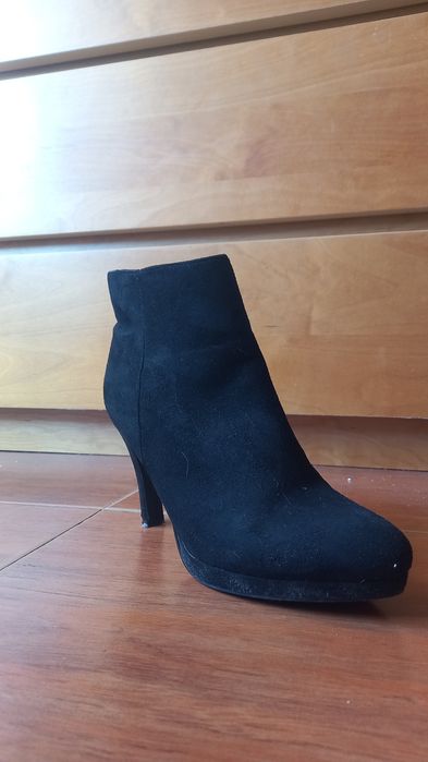 Botins Pretos - Salto Alto - Tamanho 40