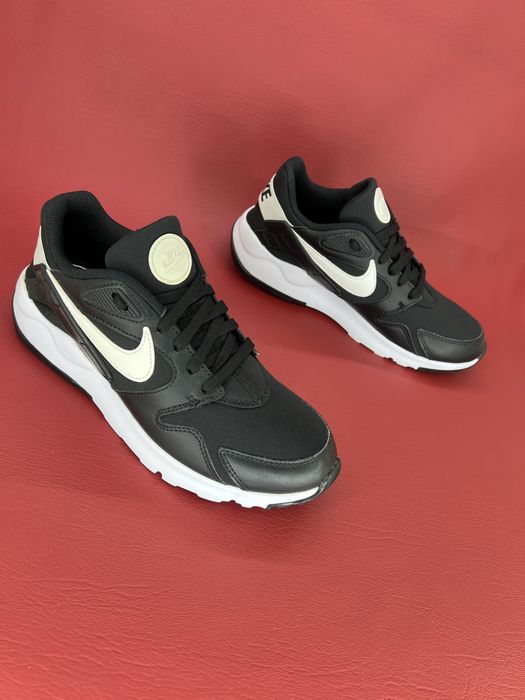 Кросівки жіночі 39р. Nike LD Victory AT4441-102 Є незначне