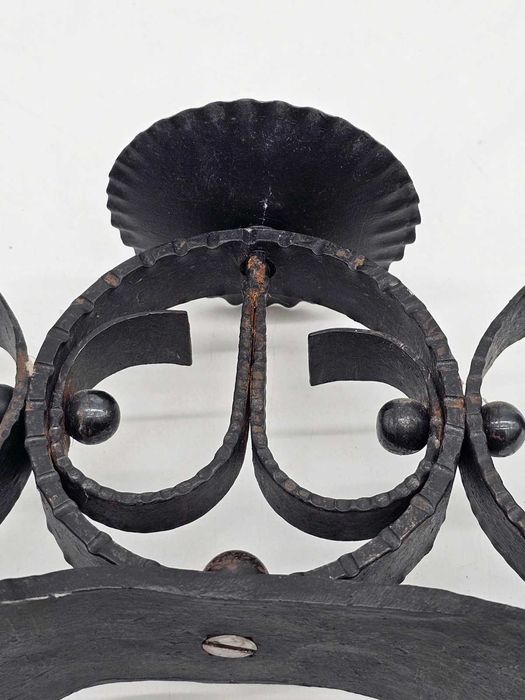 Kuty świecznik na 4 świece – klasyczna metaloplastyka