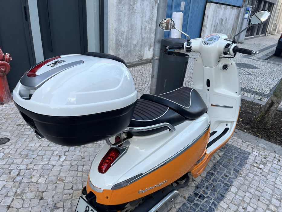 Scooter Peugeot Django