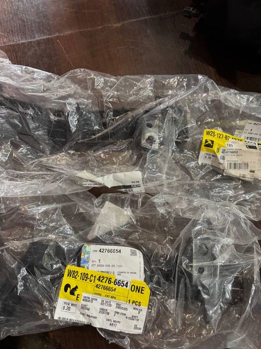 Напраляючі кріплення переднього бампера Шевроле Болт EUV, 2023