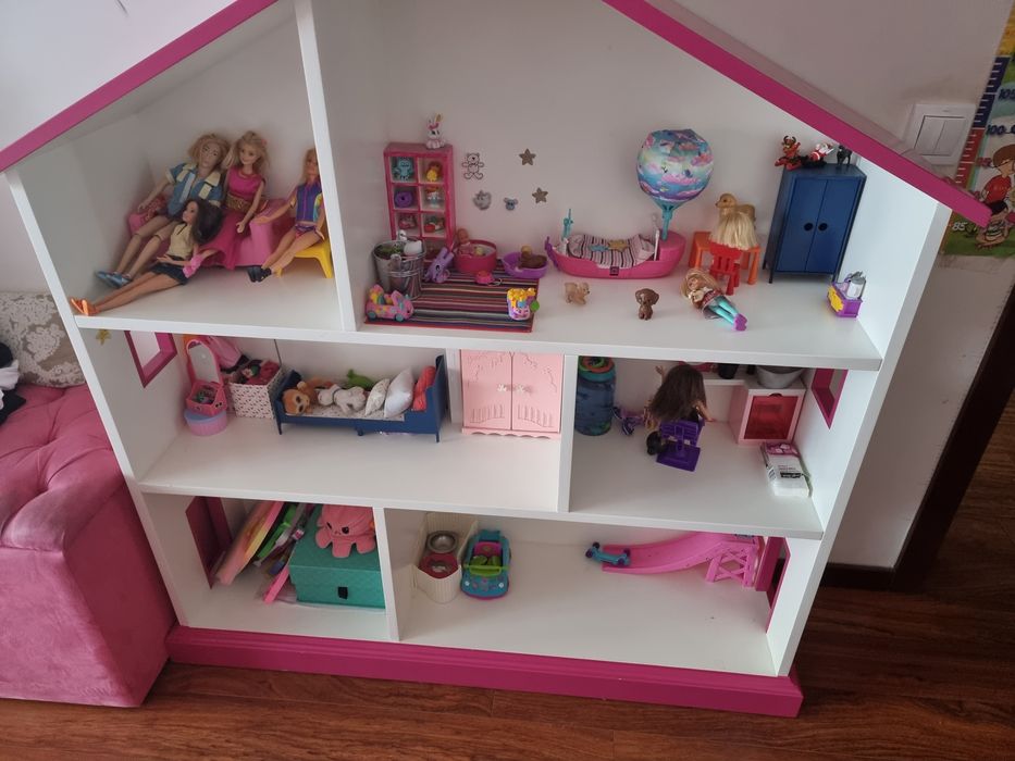 Casa/ estante de bonecas