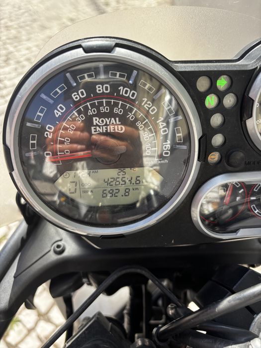 Royal Enfield Himalayan 411 – Fully Equipped for Travel & Meticulously Maintained