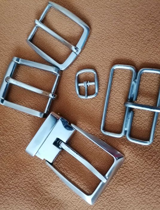 Klamra,klamerka do paska metalowa.Sprzączka.