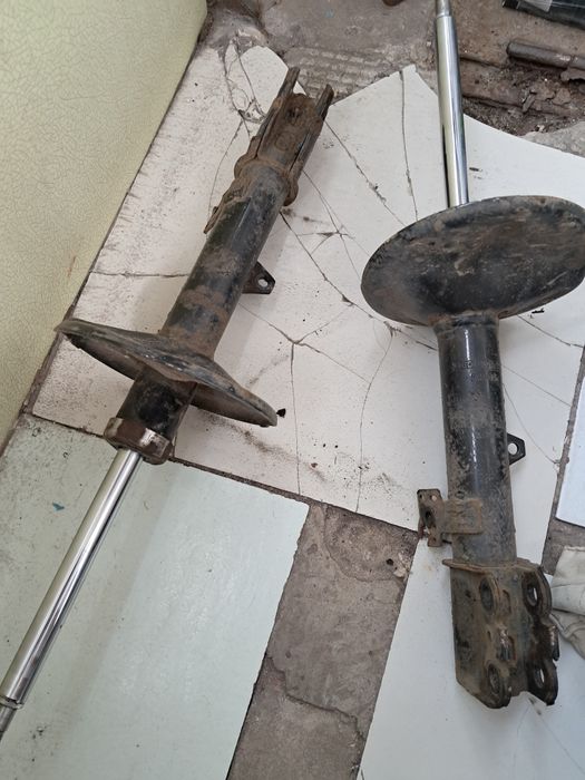 Продам передні стойки chery tiggo t11