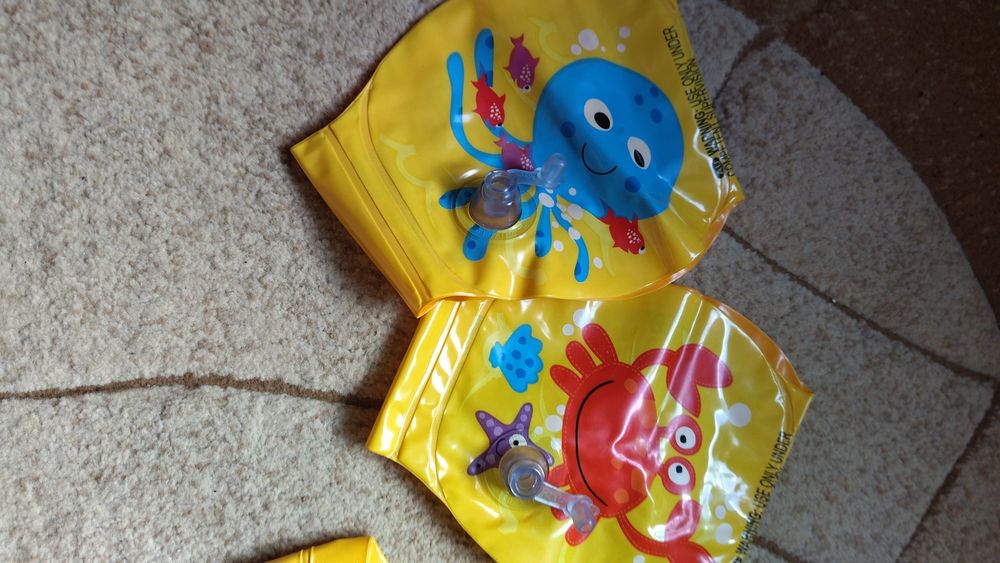 Надувной жилет и нарукавники для плавания