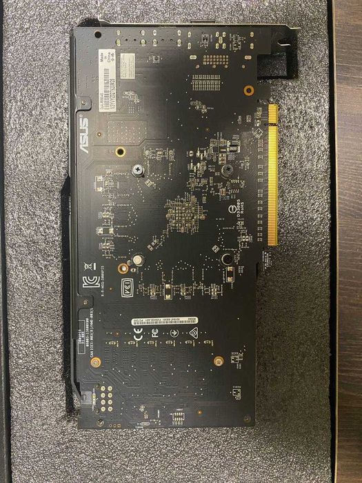 Игровая видеокарта Asus AMD Radeon RX560 4 ГБ в идеальном состоянии