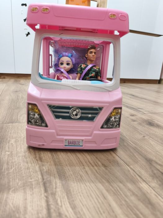Kamper barbie z lalkami i akcesoriami