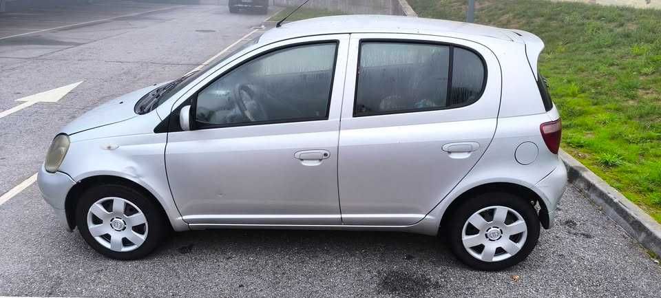 Toyota Yaris 1.0 VVT-i (2003) – Bom Estado / Recalls em Dia