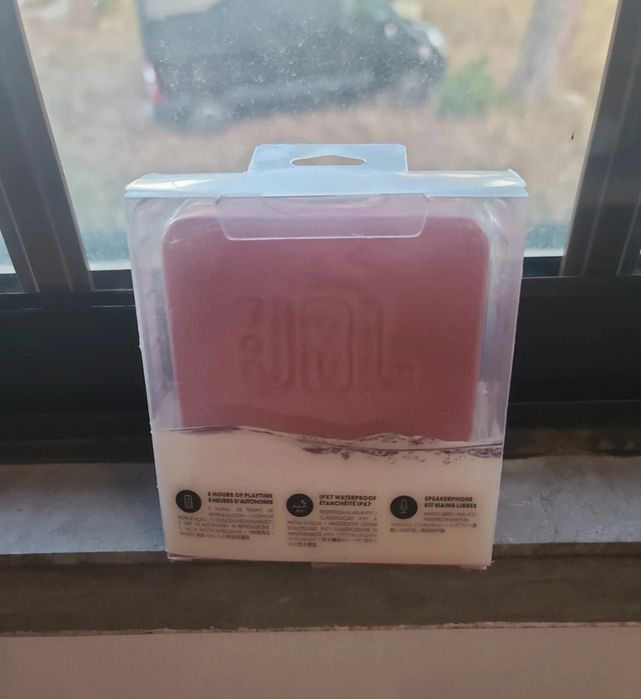 Coluna JBL vermelha
