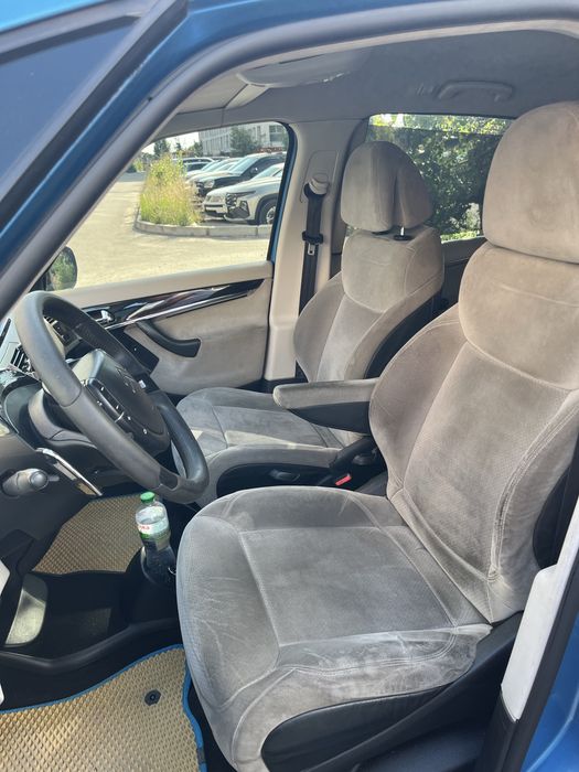 Продам Citroen C4 Picasso 2010 (коробка автомат - робот)