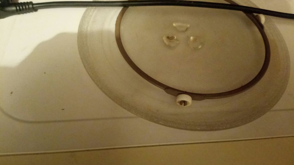 Микроволновая печка под ремонт / на запчасти.