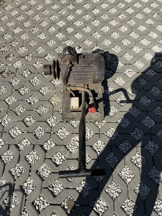 Krajzega do drzewa ,stołem i piła