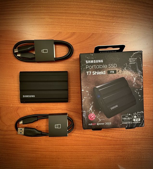 Samsung T7 Shield 1TB — зовнішній SSD, майже новий стан