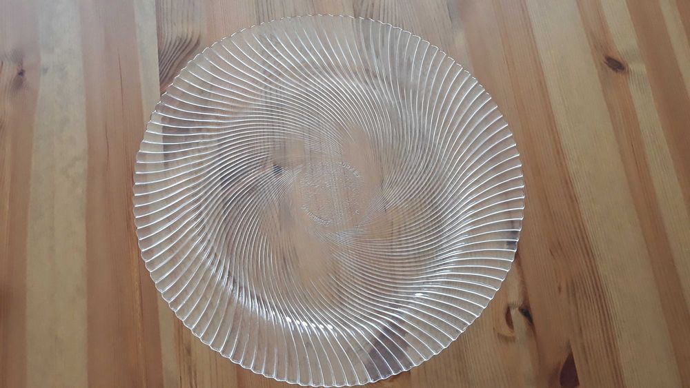 Travessas  em vidro,  trabalhada