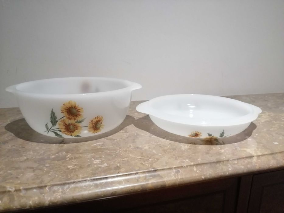 Pirex branco redondo com tampa