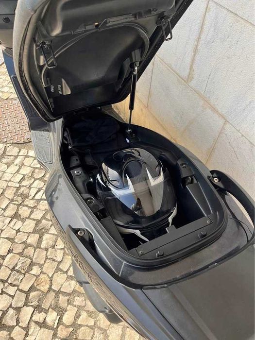 Vendo uma 125cc KYMCO GRAND DINK 125