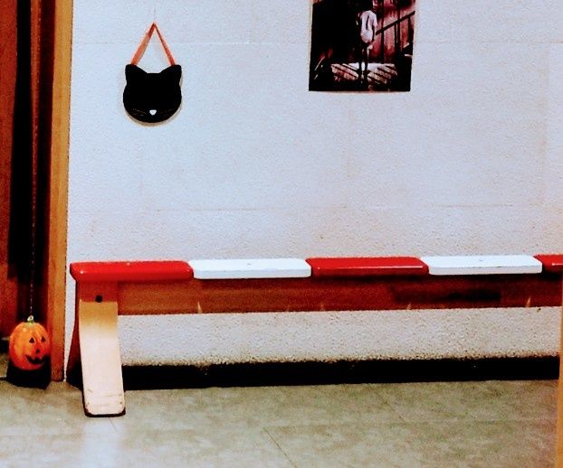 Banco Ikea infantil vermelho e branco, Madeira maciça, novo.140×33×9cm