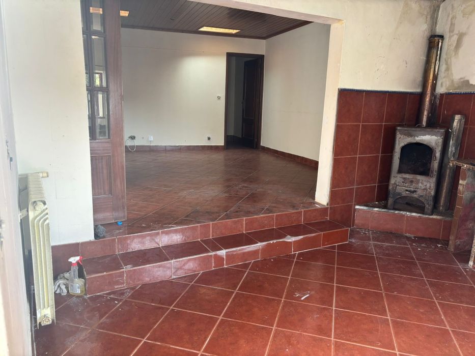 Anexo !com 2 quartos e 1 casa de banho