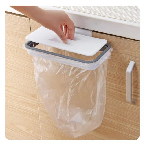 kosz na śmieci na drzwi szafki wiszący